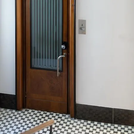 Vis A Vis Apartment *