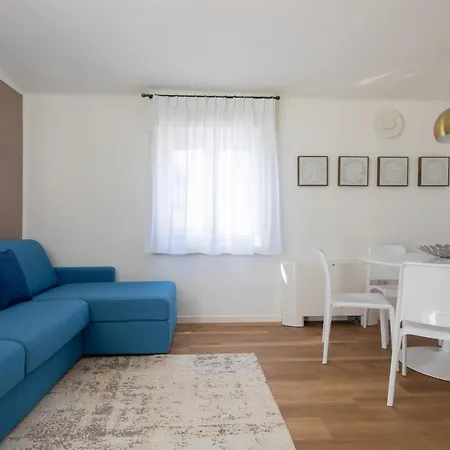 Vis A Vis Apartment